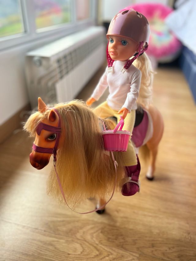 Nancy Amazona con Caballo y Accesorios