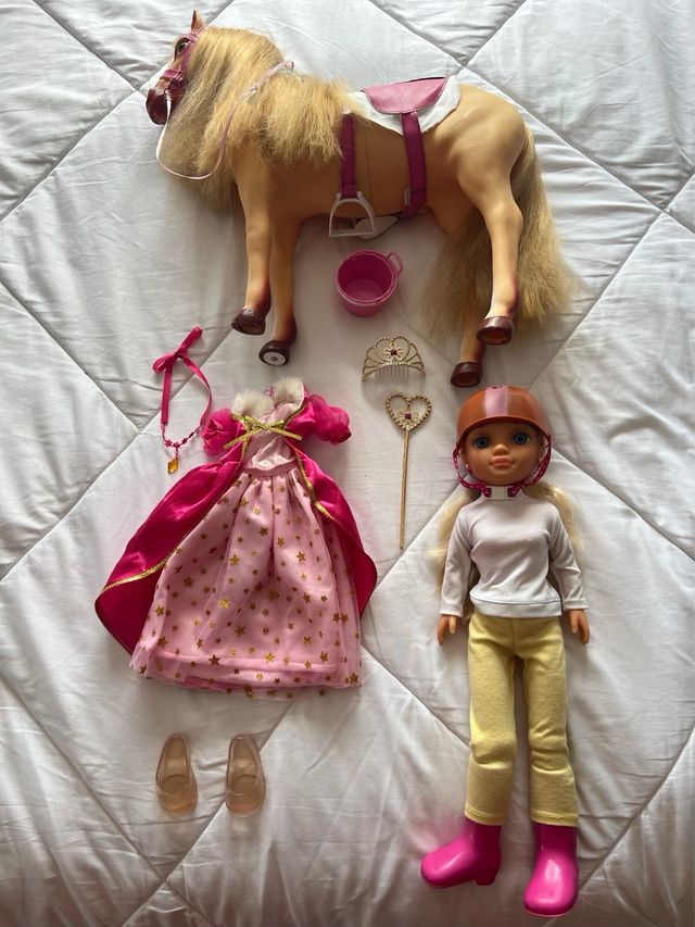 Nancy Amazona con Caballo y Accesorios