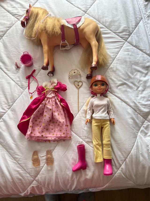 Nancy Amazona con Caballo y Accesorios