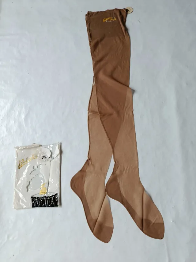 Medias Burlesque Vintage con Costura