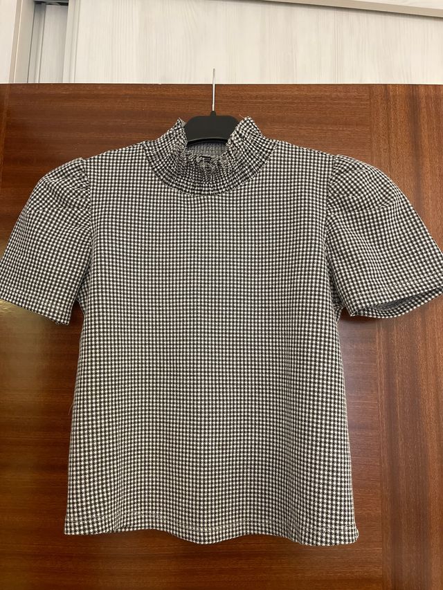 Camiseta Zara cuadros cuello elástico Talla S
