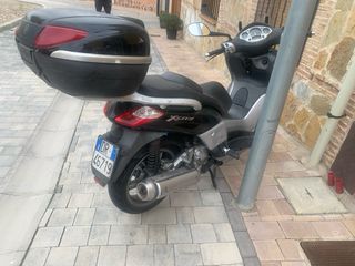 Moto X City 250cc Negra con Baúl