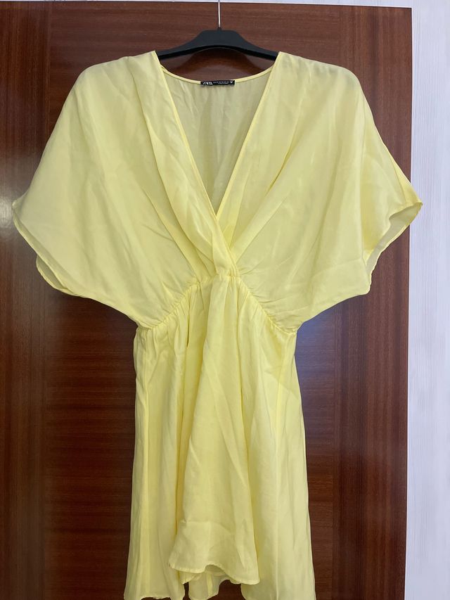 Vestido Zara amarillo corto satén T.XS