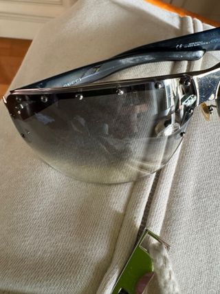 Gafas de sol Gucci negras y plateadas