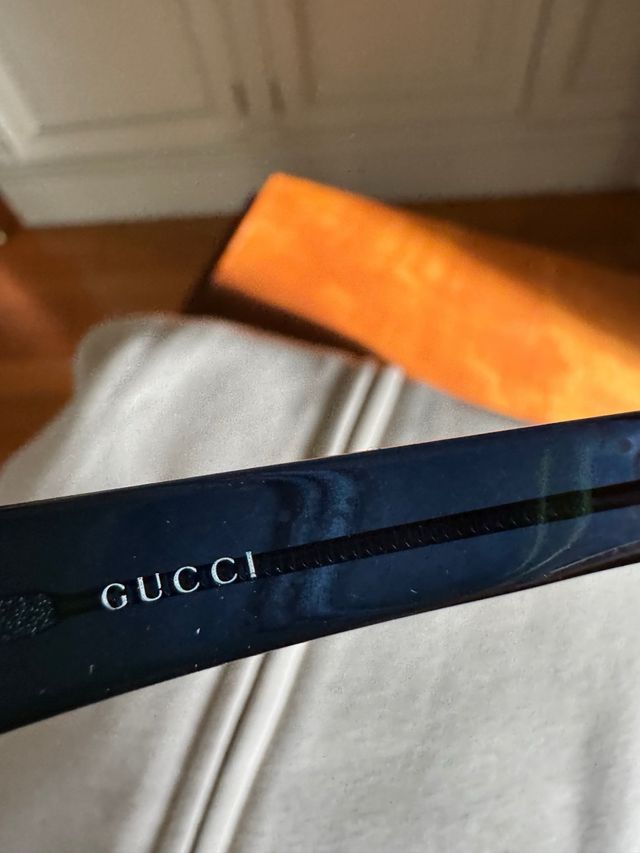 Gafas de sol Gucci negras y plateadas