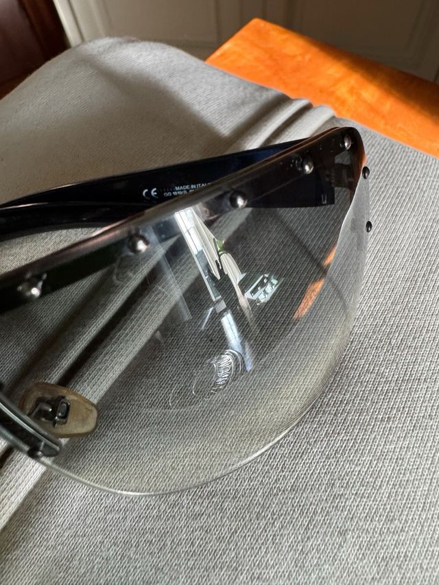 Gafas de sol Gucci negras y plateadas