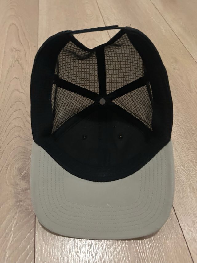 Gorra Salomon Beige y Negra Talla S/M