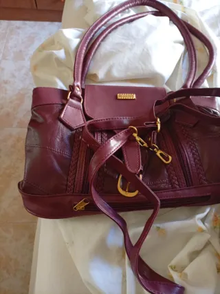 Bolso de piel de cordero color burdeos