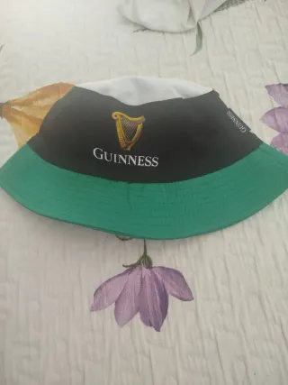 Gorro bucket Guinness negro y verde