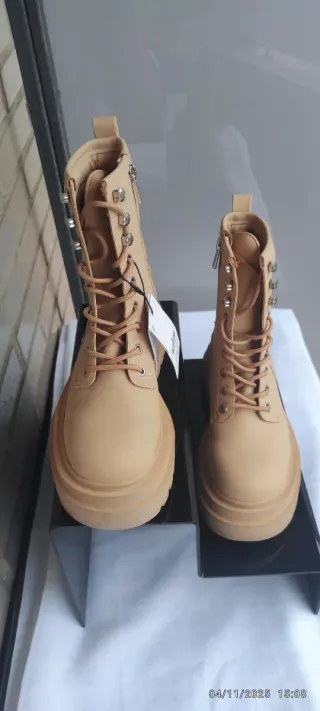 Botas Pull&Bear Beige Talla 36 Nuevas