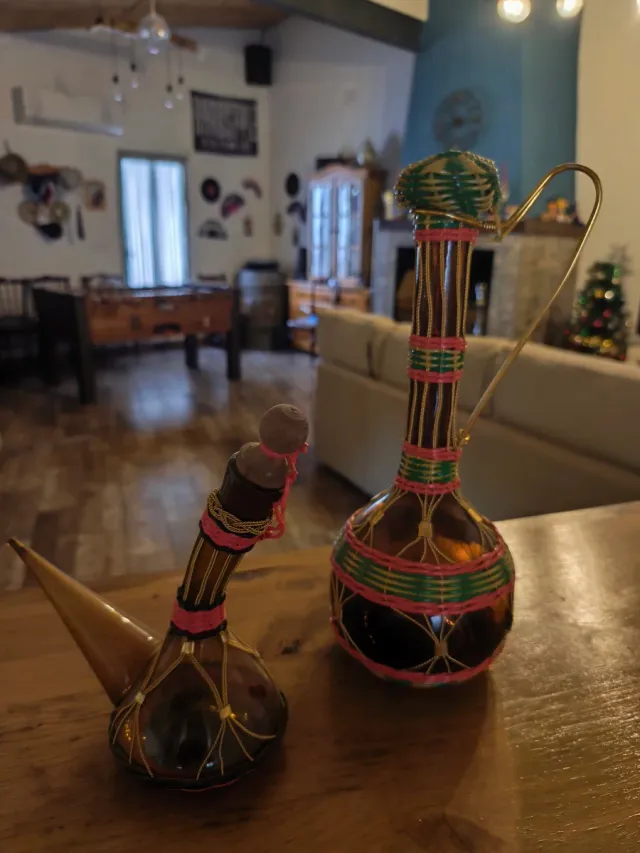 Porrón y jarra decorativos