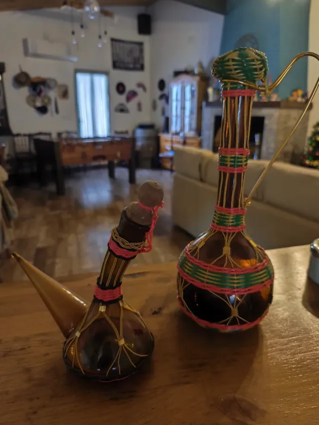 Porrón y jarra decorativos