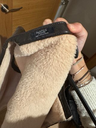 Chaleco efecto cuero con pelo suave 100%poliuretan