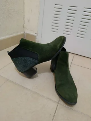 Botín señora verde ante