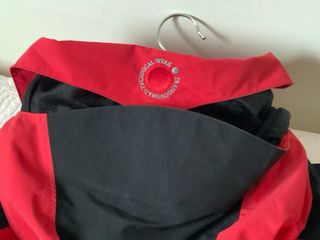 Chaqueta Trangoworld Gore-Tex Roja y Negra