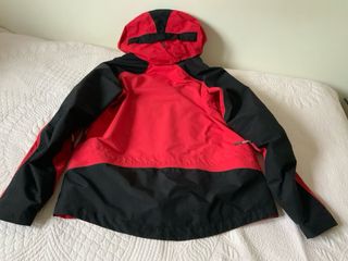 Chaqueta Trangoworld Gore-Tex Roja y Negra