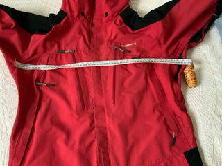 Chaqueta Trangoworld Gore-Tex Roja y Negra