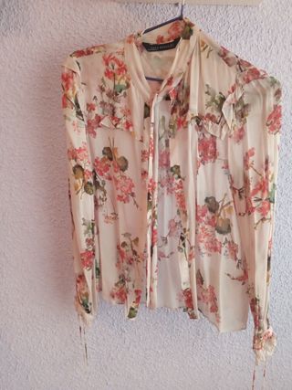 Blusa Zara floral talla M