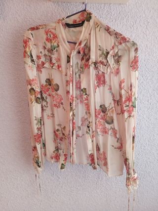 Blusa Zara floral talla M