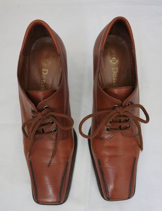 Zapatos de piel color camel. Talla: 36