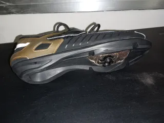 Zapatillas Spinning Btwin Negro y Dorado