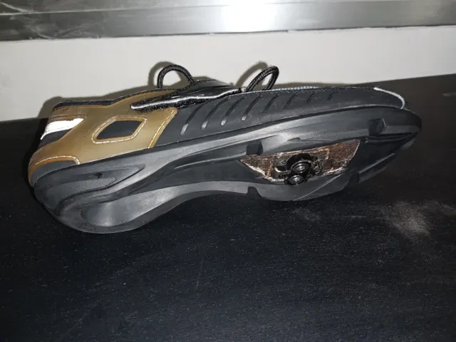 Zapatillas Spinning Btwin Negro y Dorado