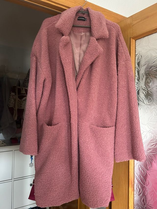 Abrigo rosa Pretty Little Thing talla 50