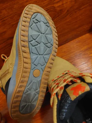 Botas negras con cordones