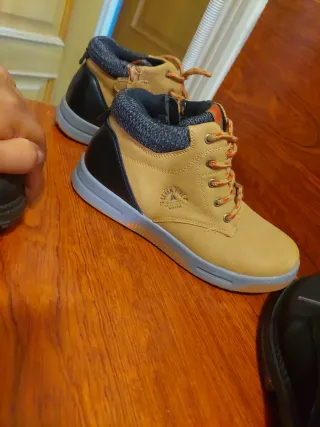 Botas negras con cordones