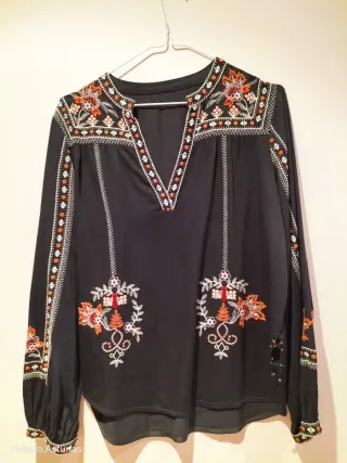 Camisa negra bordada talla 42