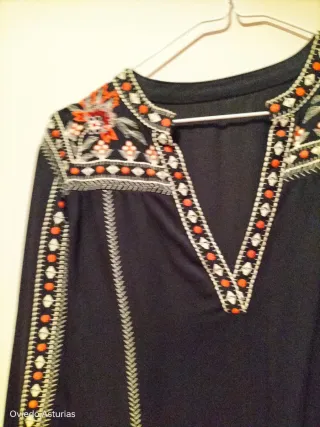 Camisa negra bordada talla 42
