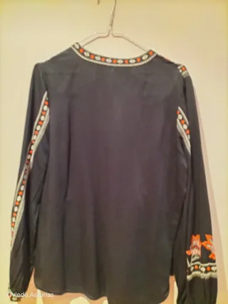 Camisa negra bordada talla 42