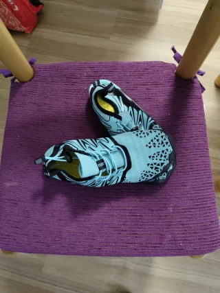 Zapatillas Barefoot Negras y Azules