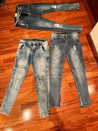 Tres pantalones  vaqueros Sik-Silk