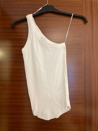 Top asimétrico Zara Talla S