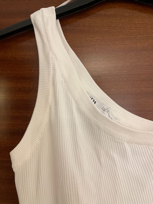 Top asimétrico Zara Talla S