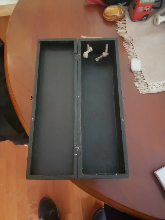 Caja de vino decorativa