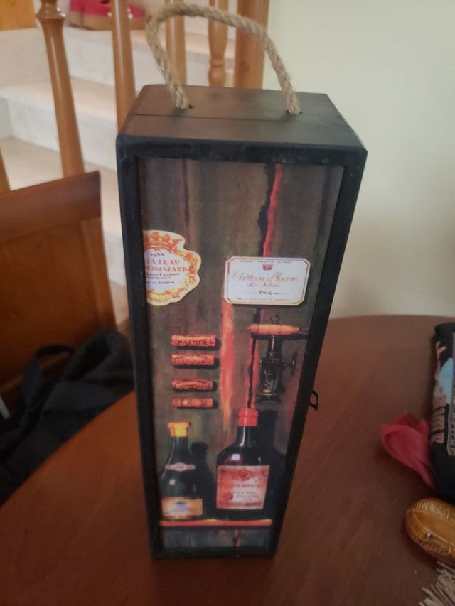 Caja de vino decorativa