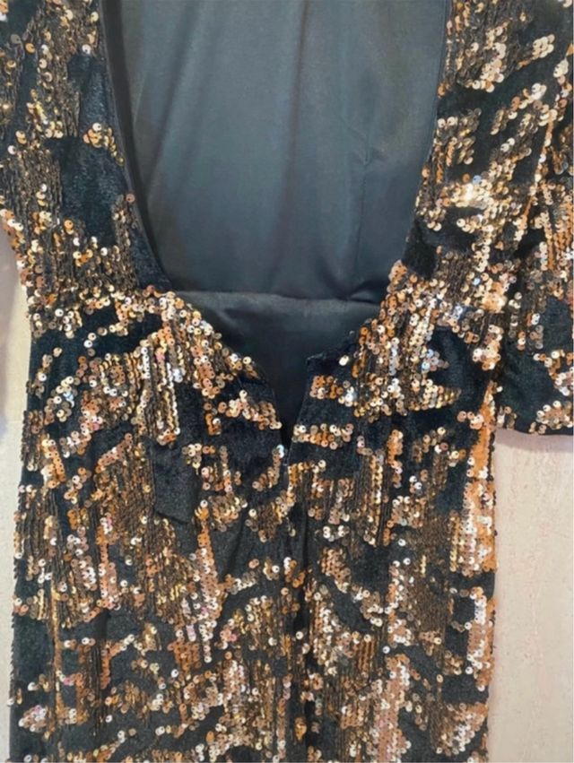 Vestido de fiesta con lentejuelas.