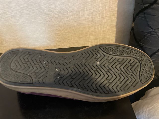 globo hombre granates