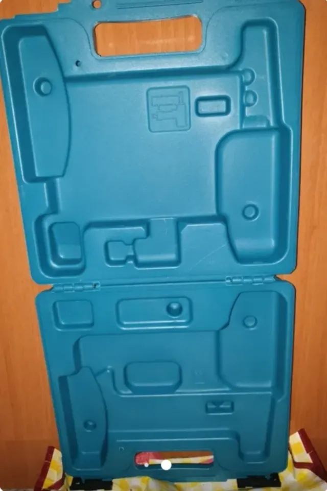 Caja Makita para Clavadora Neumática AF506