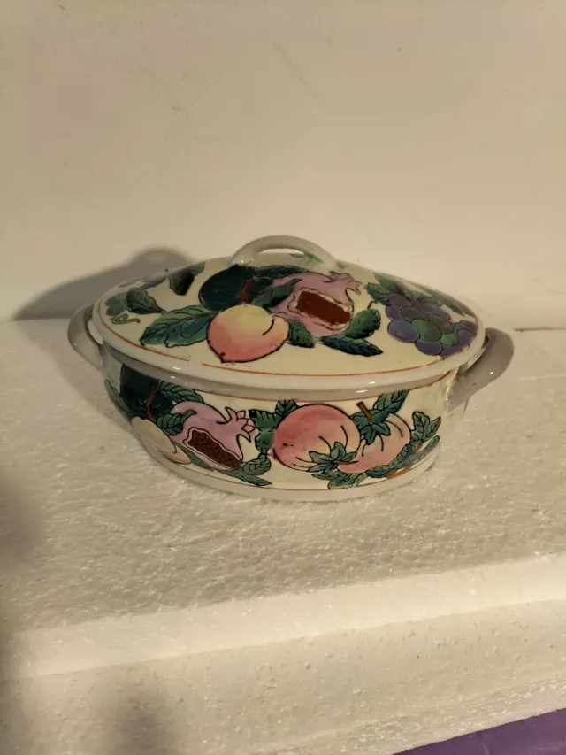 Piccola zuppiera vintage decorata