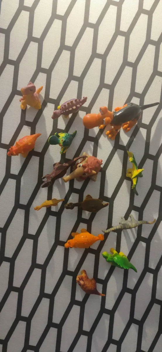 Cave Club muñeca y lote de dinosaurios