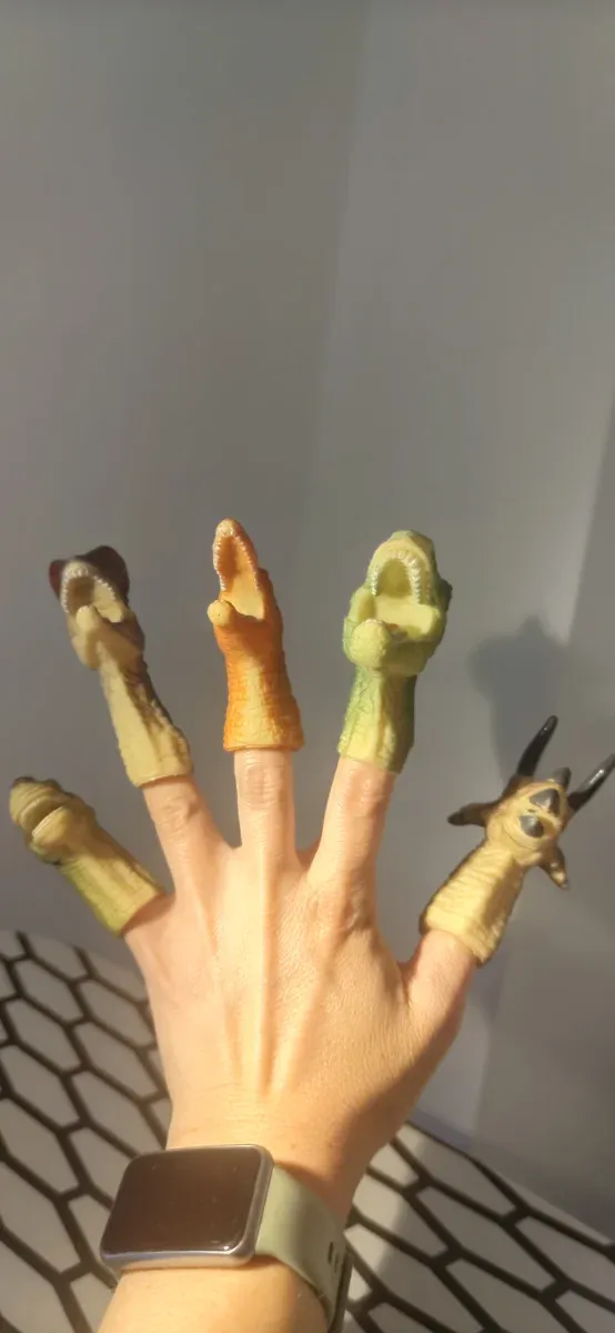 Cave Club muñeca y lote de dinosaurios