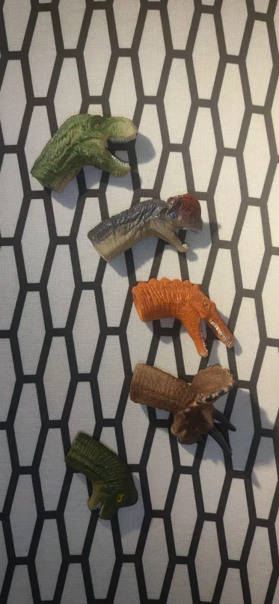 Cave Club muñeca y lote de dinosaurios