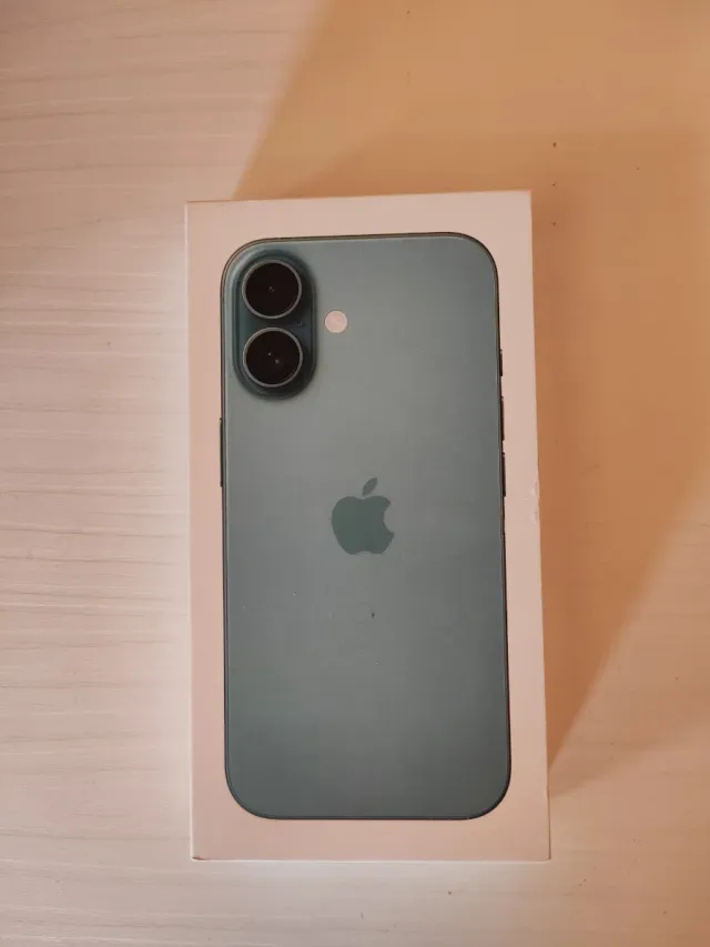 Caja iPhone 16
