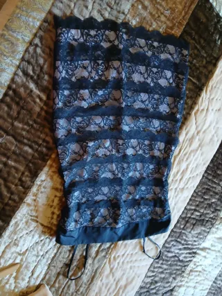 Vestido fiesta Mango con tirantes y encaje