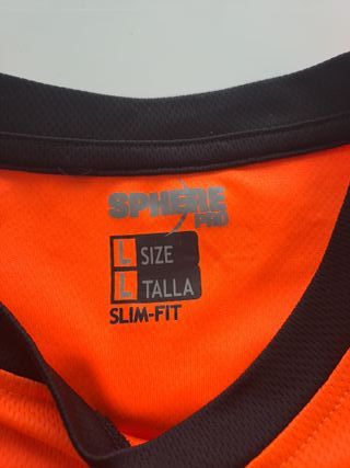 Camiseta deportiva naranja y negra Talla L