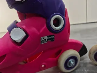 Patines niña, casco y protecciónes.