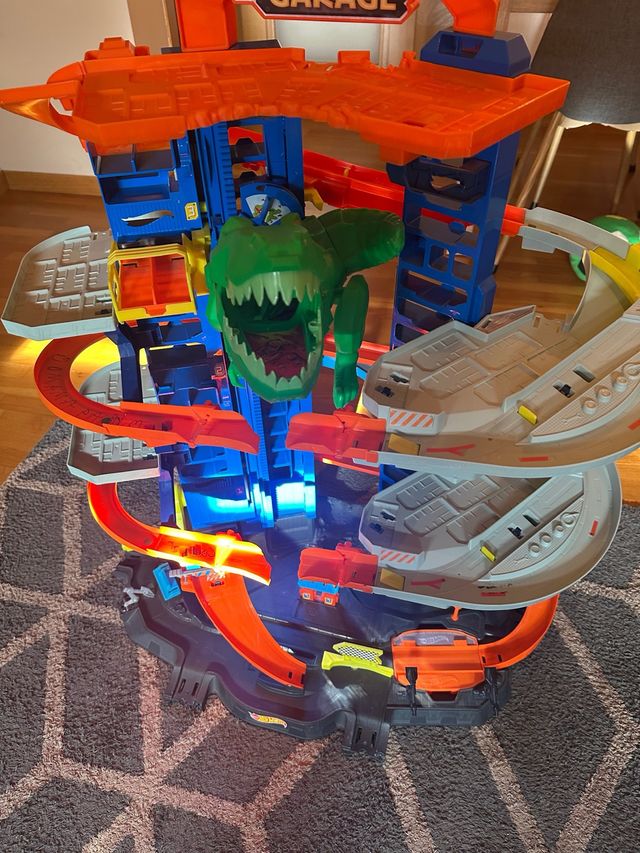 Hot wheels ultimate garage